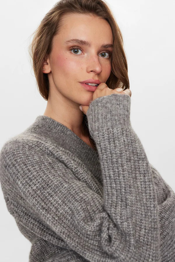 NUZINDI V-NECK PULLOVER