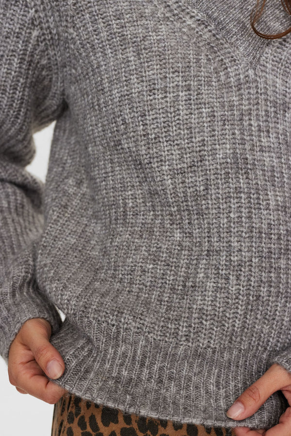 NUZINDI V-NECK PULLOVER