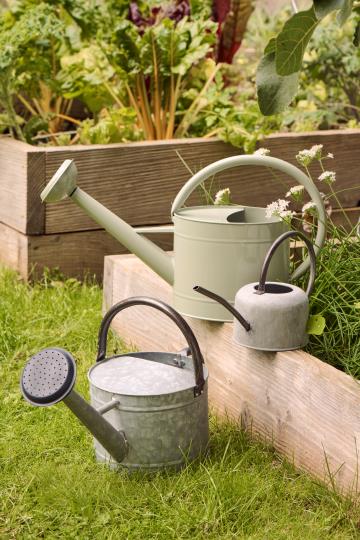 Watering can grey w/black handle and spout 0.9 ltr